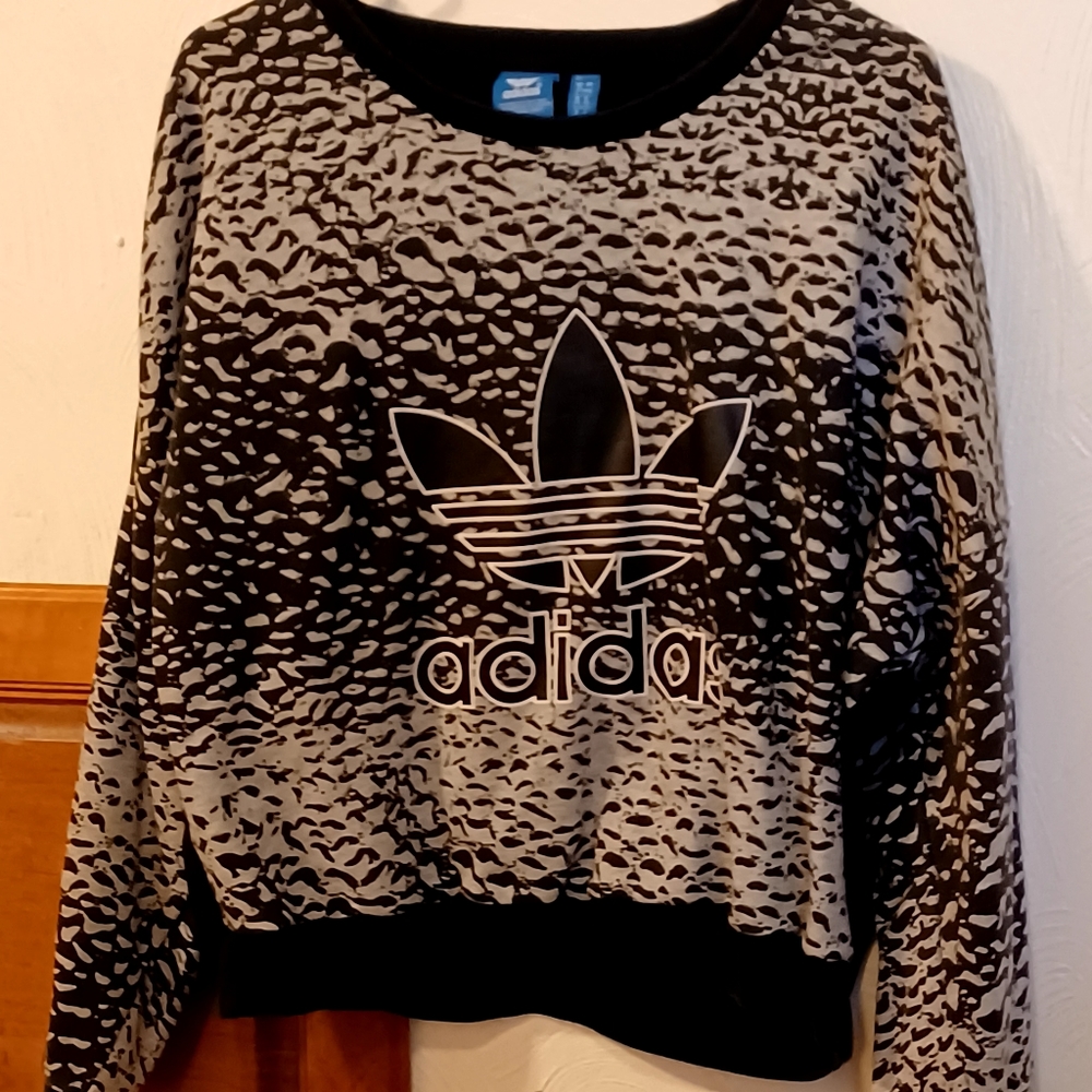 Adidas sweatshirt NWOT!! size Large!!
